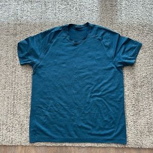 Lululemon workout shirt